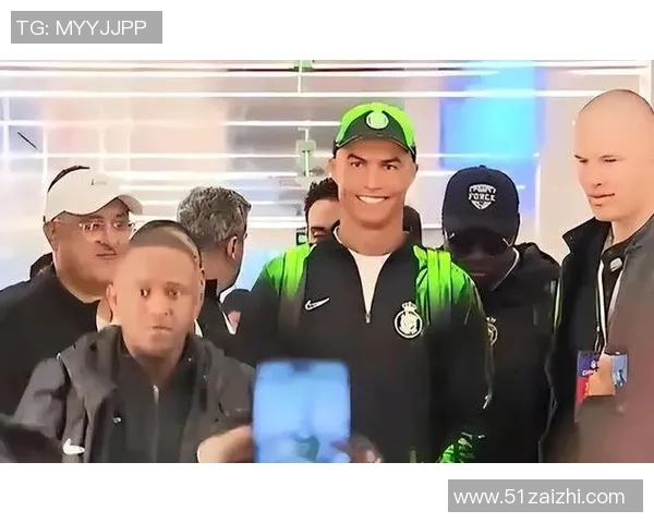 C罗足球明星亲临中国引发球迷热潮期待精彩对决与互动活动